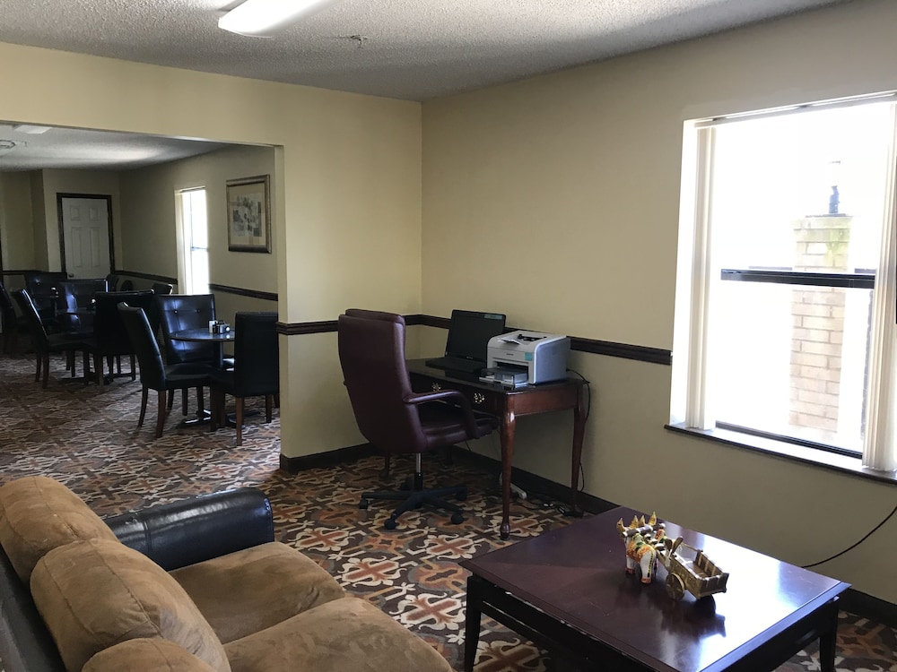 Clairmont Inn & Suites Warren - photo 35