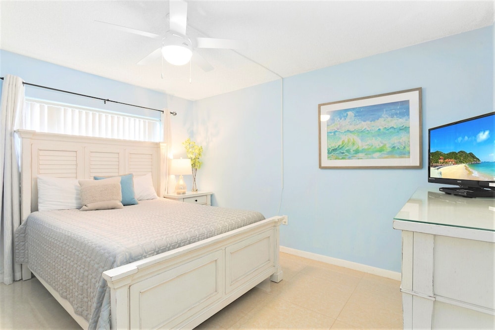 Cocoa Beach Towers by Happy Palm Stays - photo 59