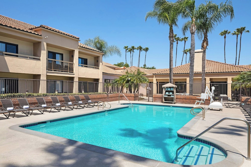 Courtyard by Marriott Anaheim Buena Park - photo 24