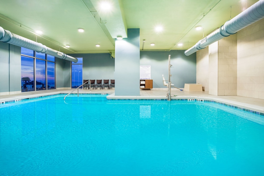 Holiday Inn Express & Suites Panama City Beach Beachfront by IHG - photo 38