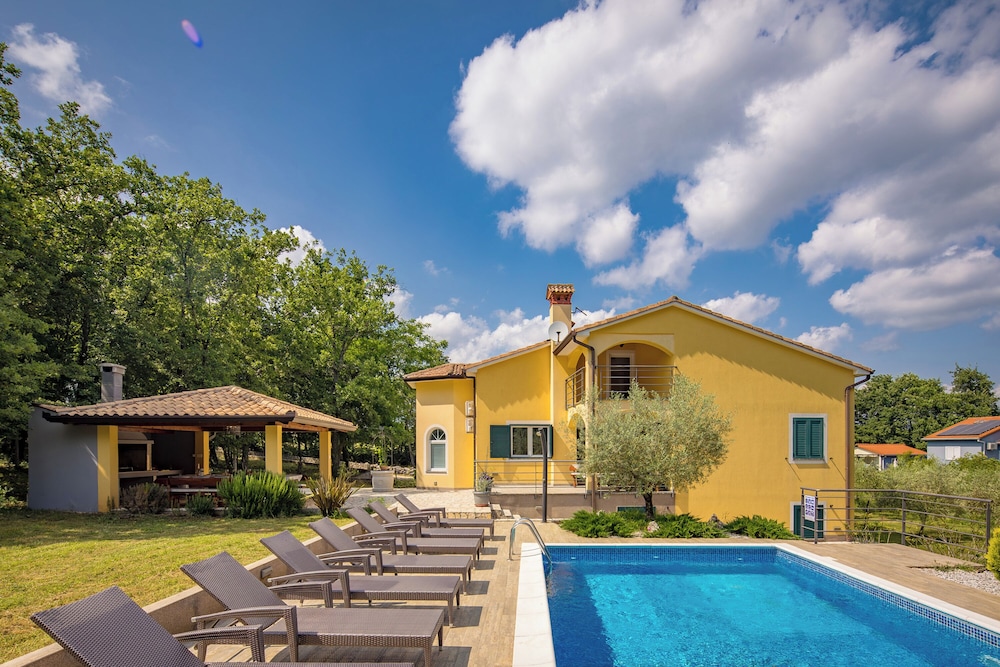 Villa Filleona — 4-Star Luxury Hotel in Labin, Croatia