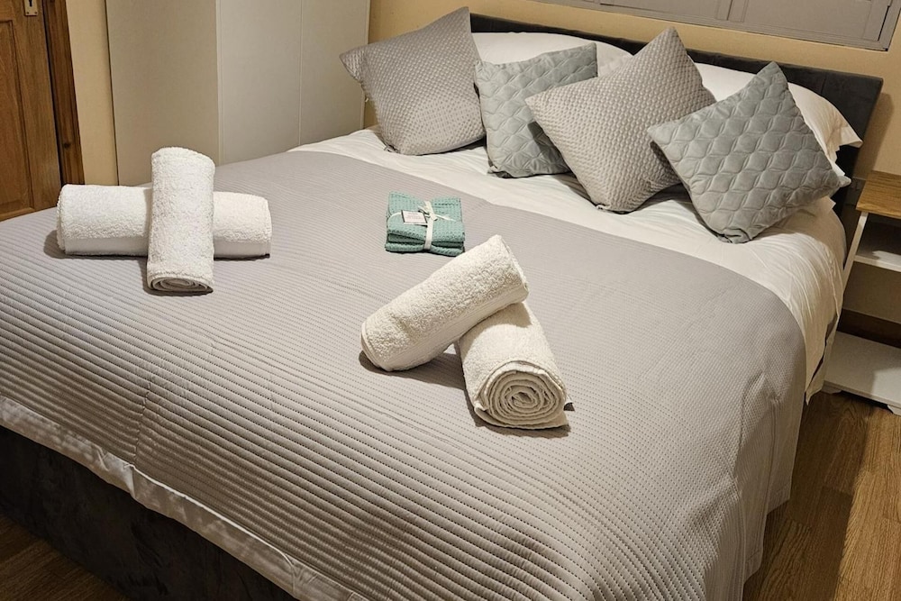 Cosy London Apartment with Great Views — 4-Star Luxury Hotel in London, United Kingdom