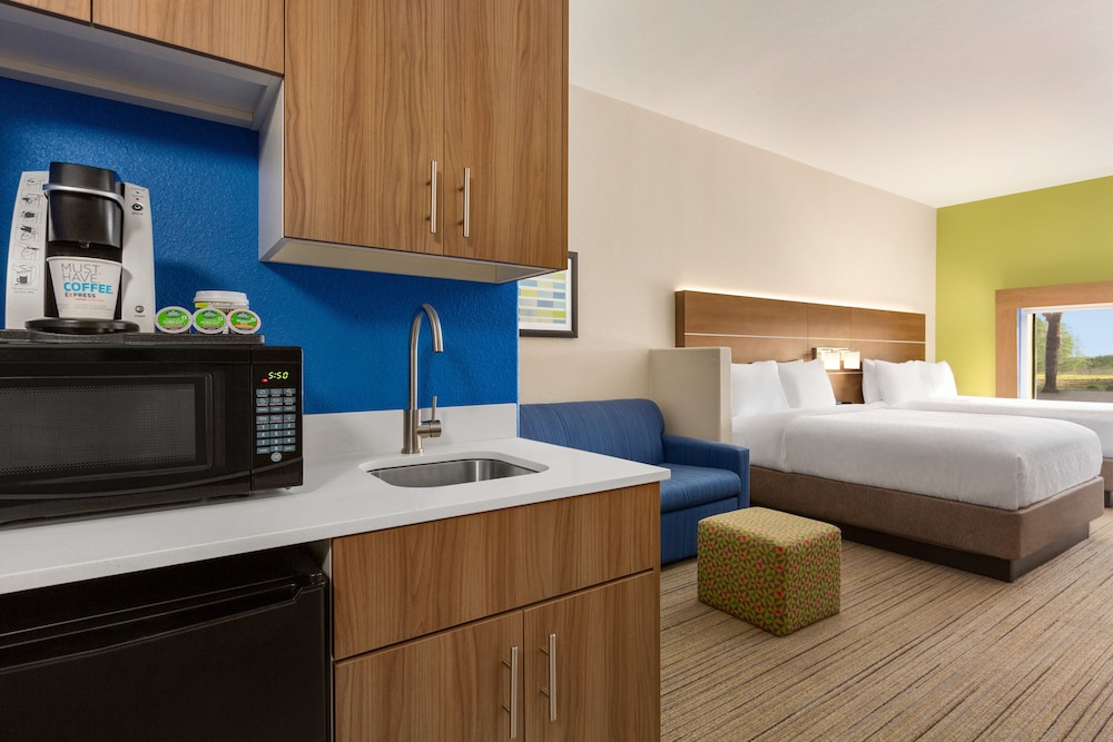 Holiday Inn Express Hotel & Suites Mission McAllen Area by IHG - photo 18