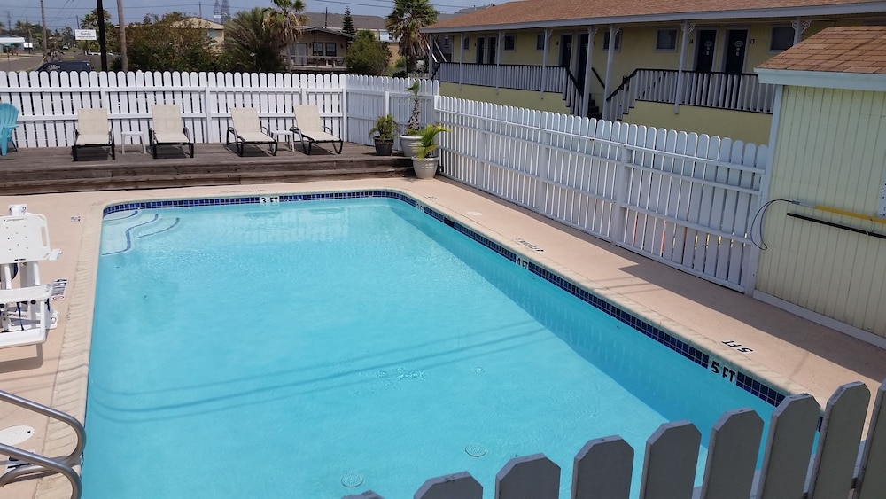 Amelia's Landing Hotel - photo 31