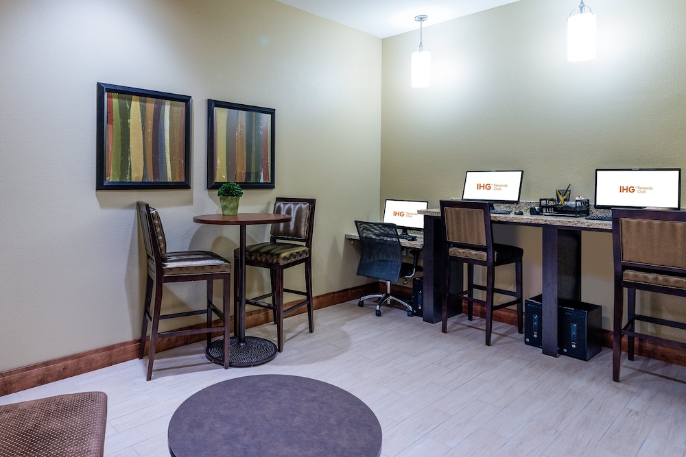 Staybridge Suites Eau Claire Altoona by IHG - photo 46