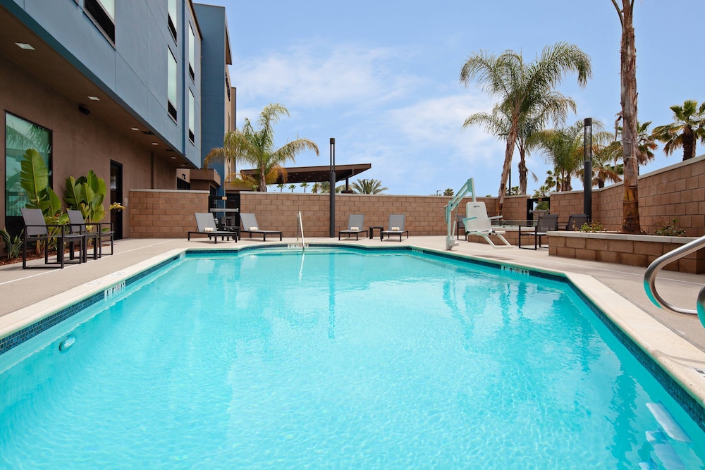 SpringHill Suites by Marriott Escondido Downtown - photo 21