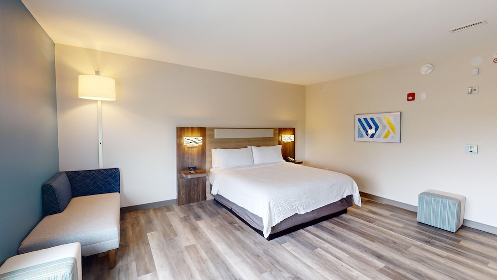 Holiday Inn Express & Suites Chicago Schaumburg an IHG Hotel - photo 17