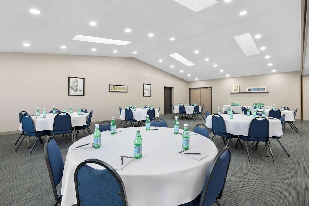 Country Inn & Suites by Radisson Coon Rapids MN - photo 75