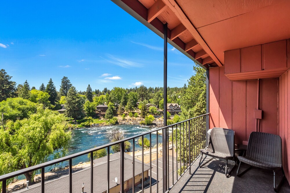 Bend Riverside Inn & Suites - photo 294