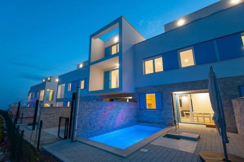 Villa Miri Orchid — 4-Star Luxury Hotel in Privlaka, Croatia