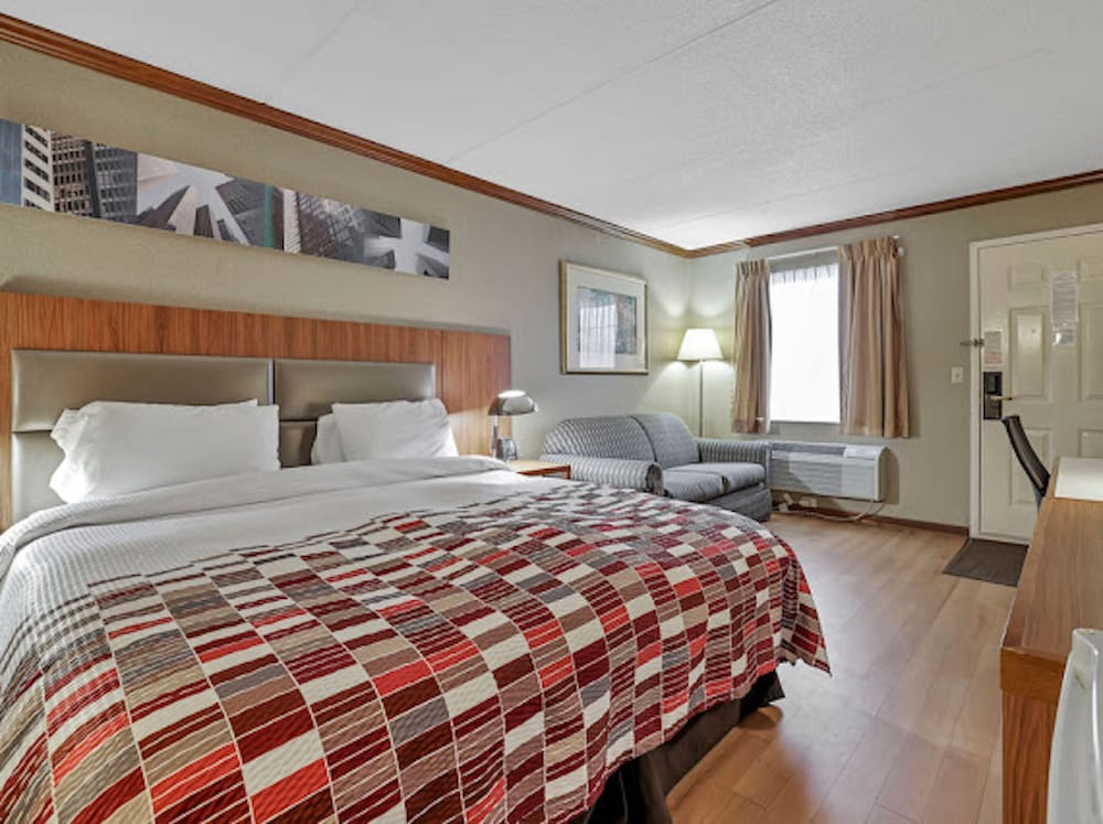 Red Roof Inn Uhrichsville - photo 14