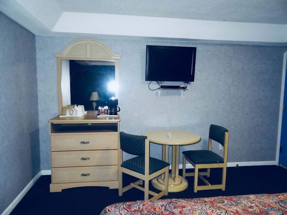 Village Inn and Suites - photo 10