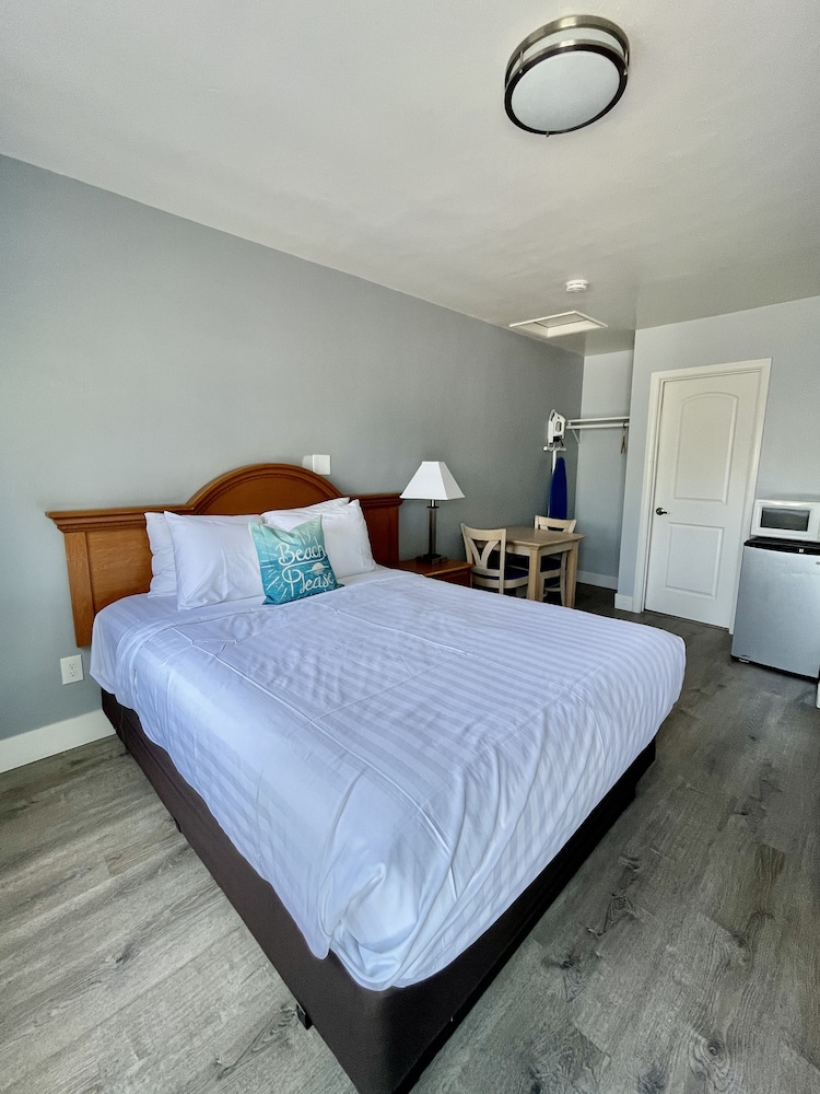 The Palomar Inn - photo 25