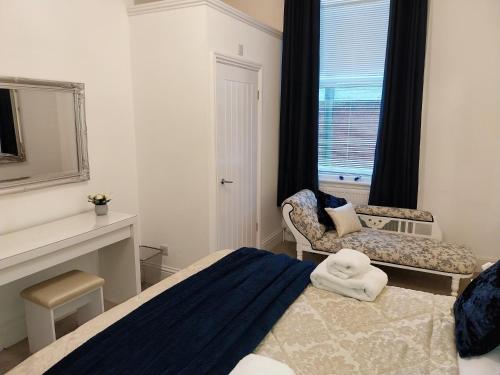 21 Prince of Wales Terrace 2 bed ground floor flat