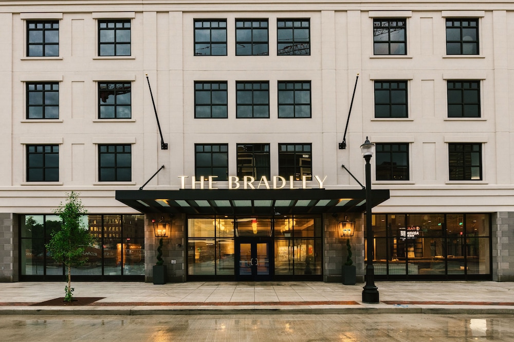 The Bradley Hotel - photo 46