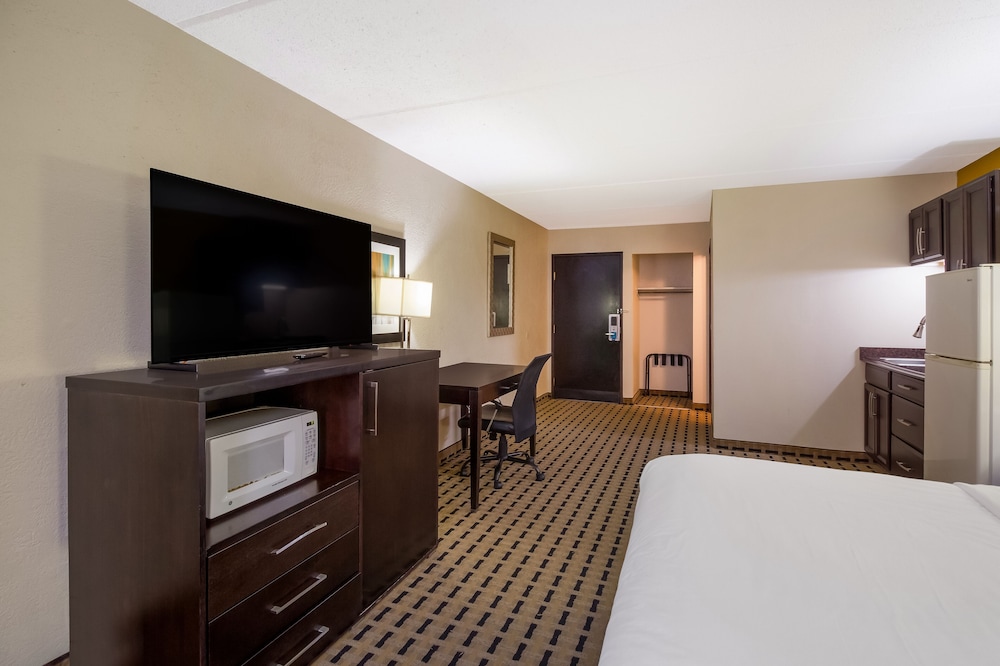 Clarion Pointe Lake Jackson Clute - photo 10