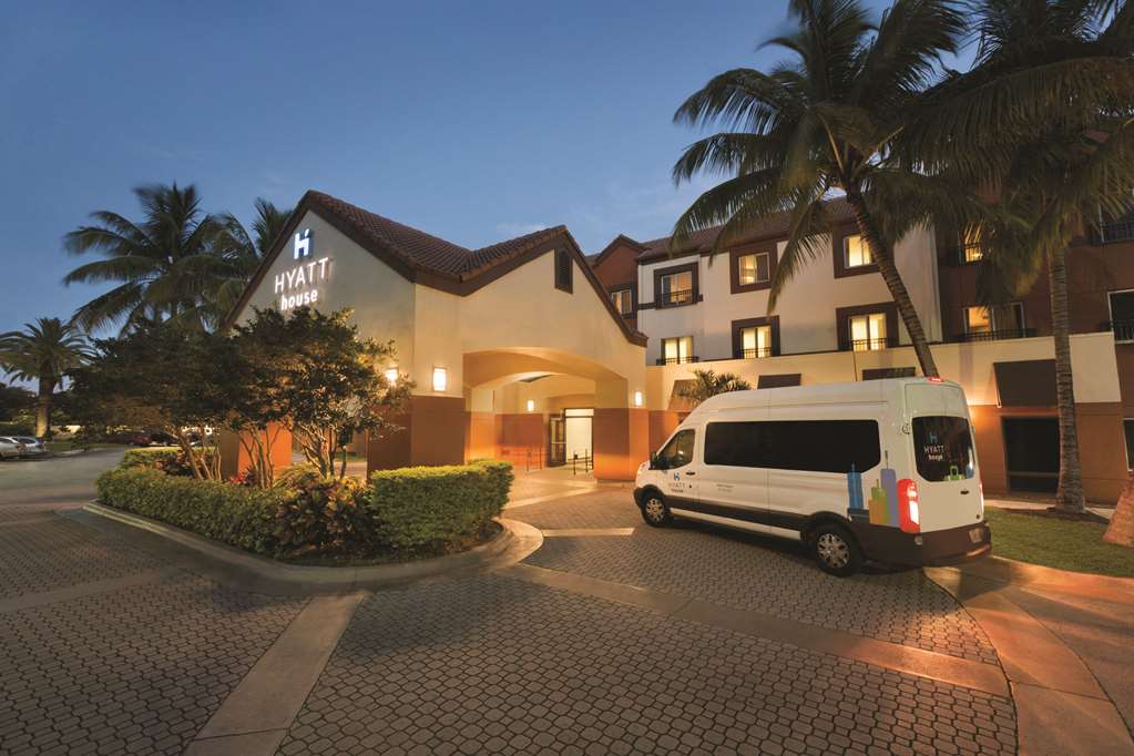 HYATT house Miami Airport - photo 2