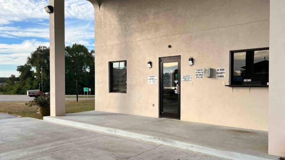 Motel 6 Abbeville AL - photo 4