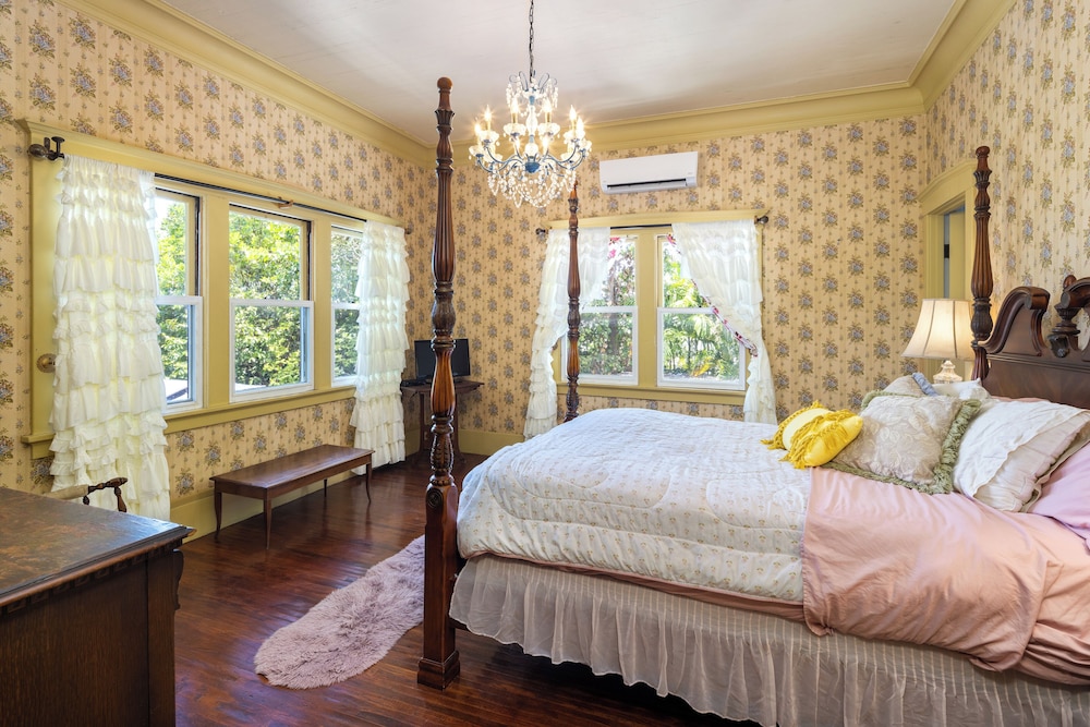 Manoa Valley Inn - photo 4