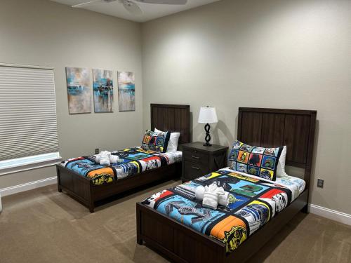 Luxury Mansion Pool Hot Tub Theater Outdoor Kitchen BBQ GM RM 2 Miles Disney — 4-Star Luxury Hotel in Orlando, United States
