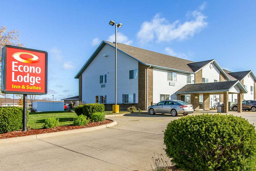 Econo Lodge & Suites - photo 2