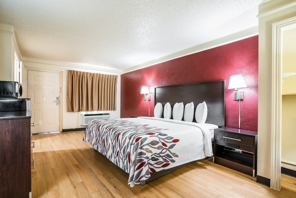 Red Roof Inn North Dallas Park Central - photo 8