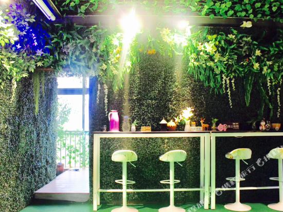 Jincheng Space Capsule Theme Hotel - last minute hotel in Wuhan