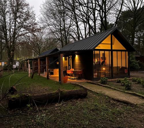 TinyLodge with hottub — hotel in Diessen