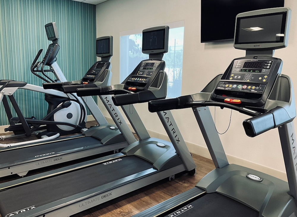 Holiday Inn Express & Suites Moundsville by IHG - photo 43