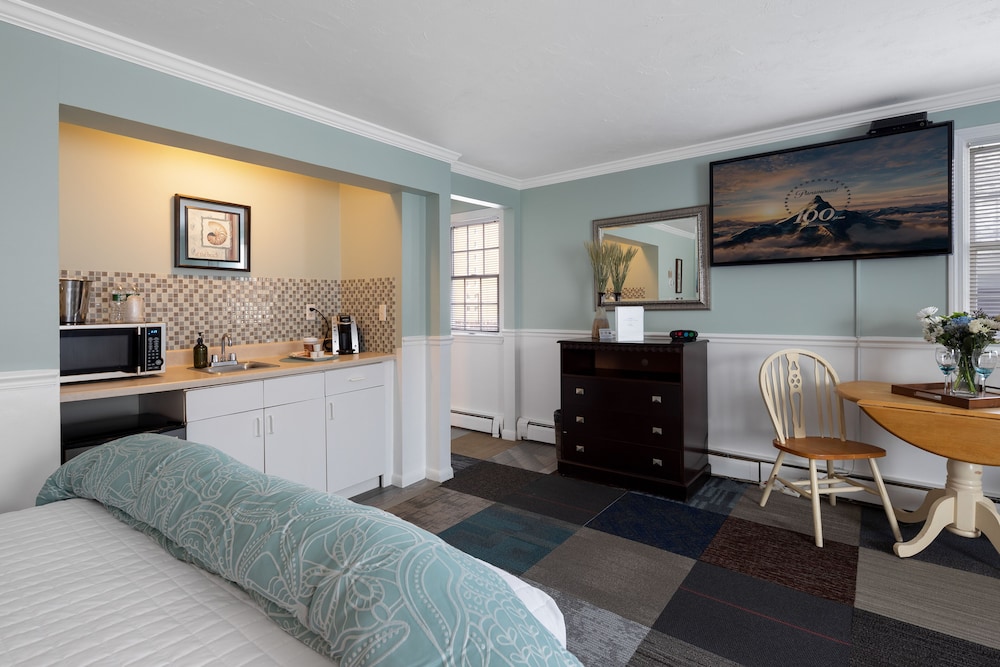 Ocean Inn on Nantasket Beach - photo 7