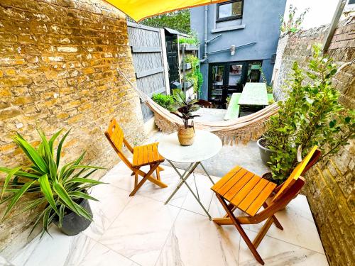 Modern flat with KING bed garden & outdoor dining — 4-Star Luxury Hotel in London, United Kingdom