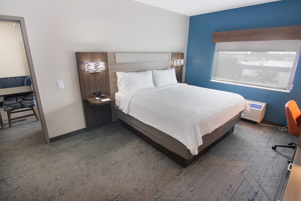 Holiday Inn Express & Suites Ft. Lauderdale Airport West by IHG - photo 26