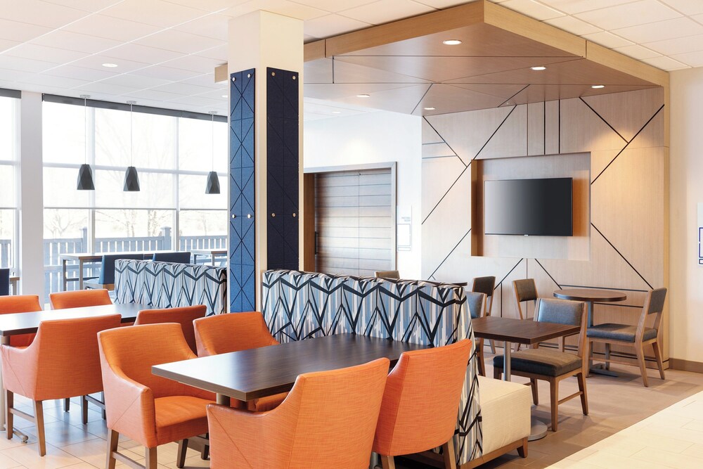 Holiday Inn Express & Suites Charlotte Airport Area by IHG - photo 36
