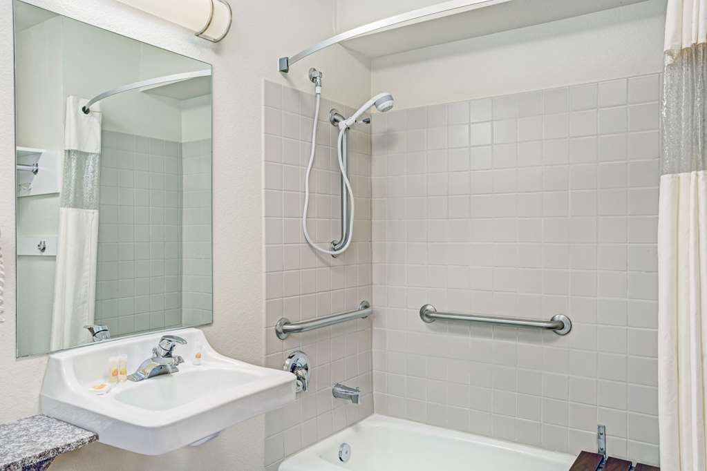 Days Inn & Suites by Wyndham Page Lake Powell - photo 8