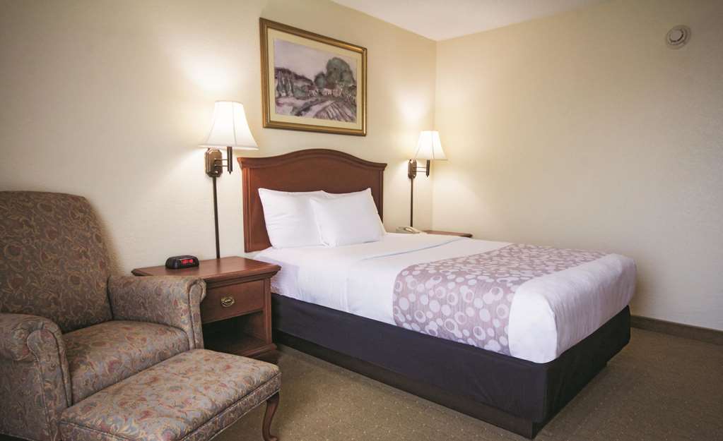La Quinta Inn Suites Downtown Conference Center - photo 14