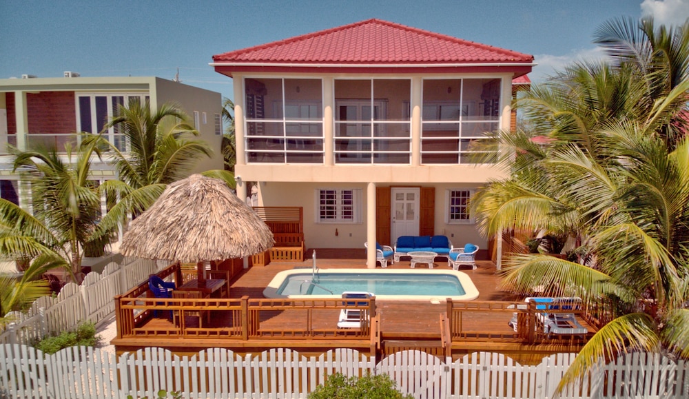 La Perla Azul Beach House with Pool — 4-Star Luxury Hotel in San Pedro, Belize