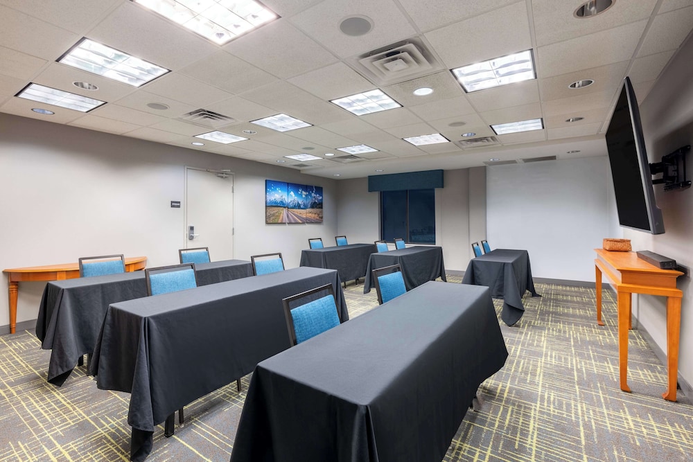 Hampton Inn & Suites Casper - photo 40