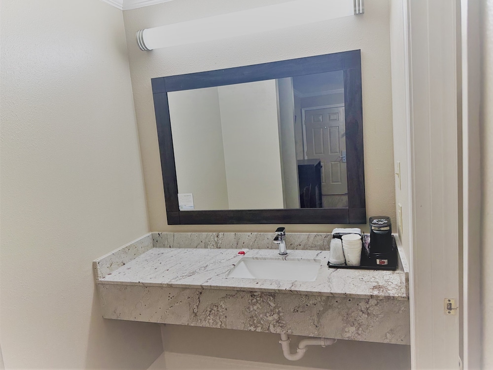 Super 8 by Wyndham Picayune - photo 14
