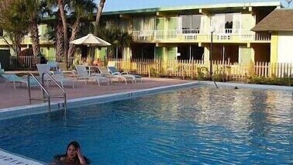 Tropical Inn Resort - photo 7