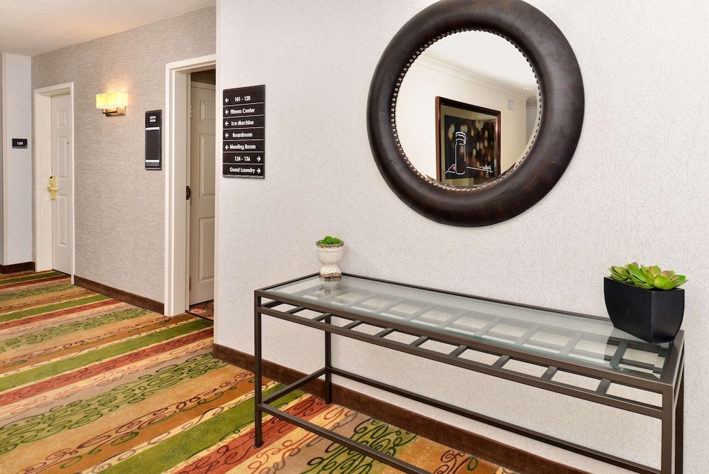 Hilton Garden Inn Dallas Addison - photo 3