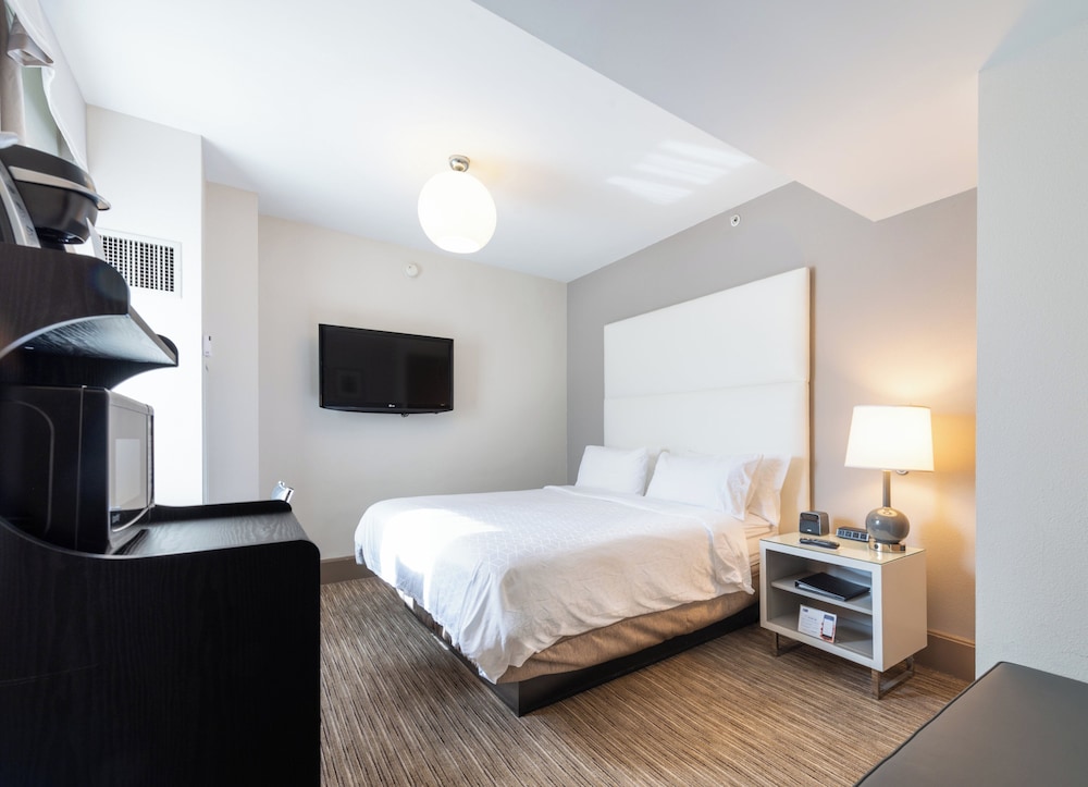 Holiday Inn Express Chicago Magnificent Mile - photo 6