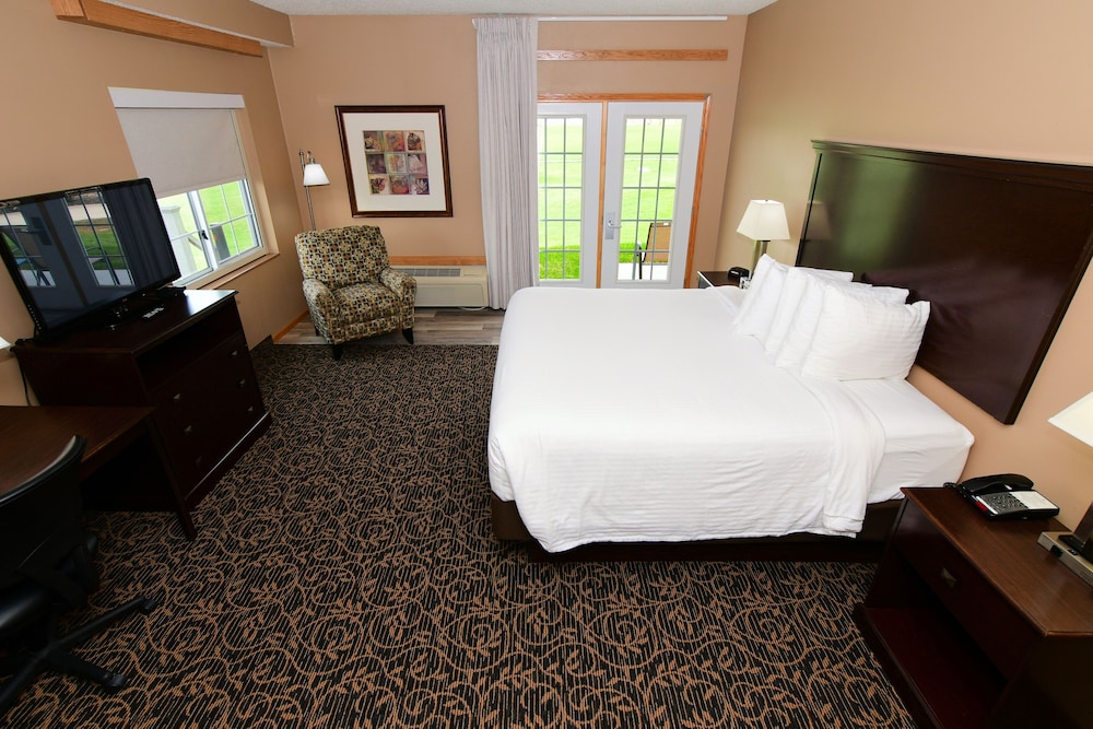 Cobblestone Inn & Suites Denison Majestic Hills - photo 10