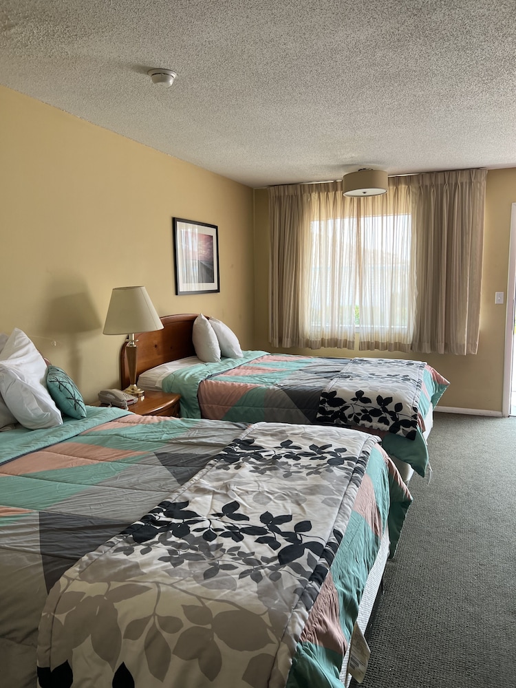 Ambassador Inn And Suites - photo 7