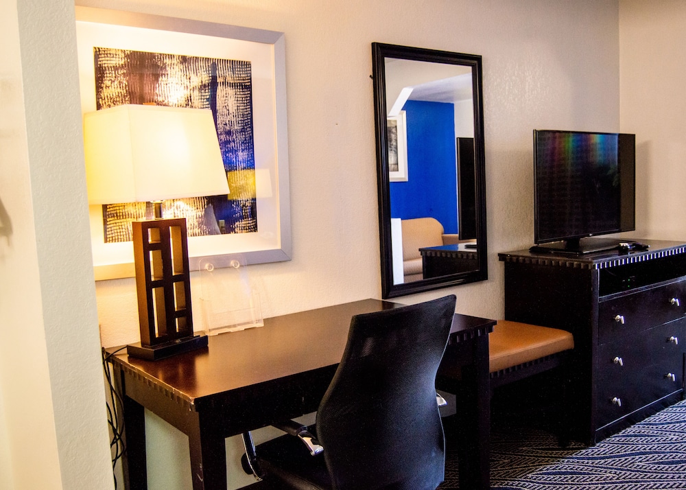 Blue Jay Inn and Suites - photo 15