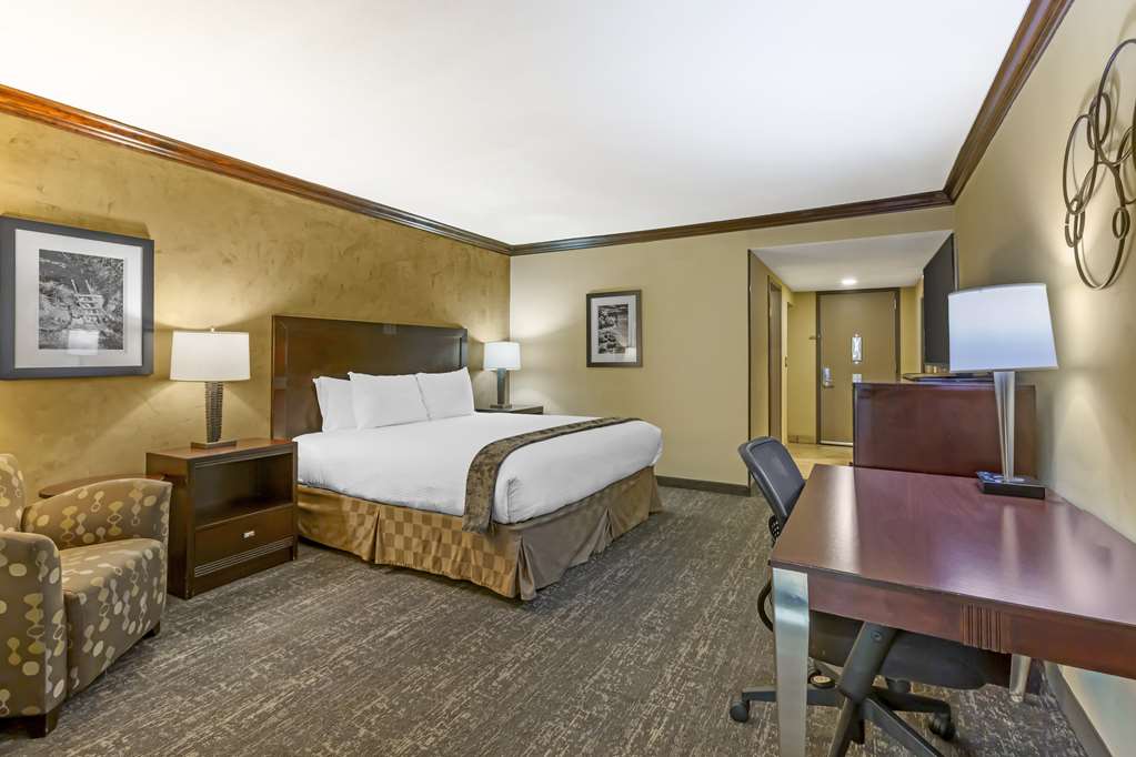 Best Western Plus Raton Hotel - photo 8
