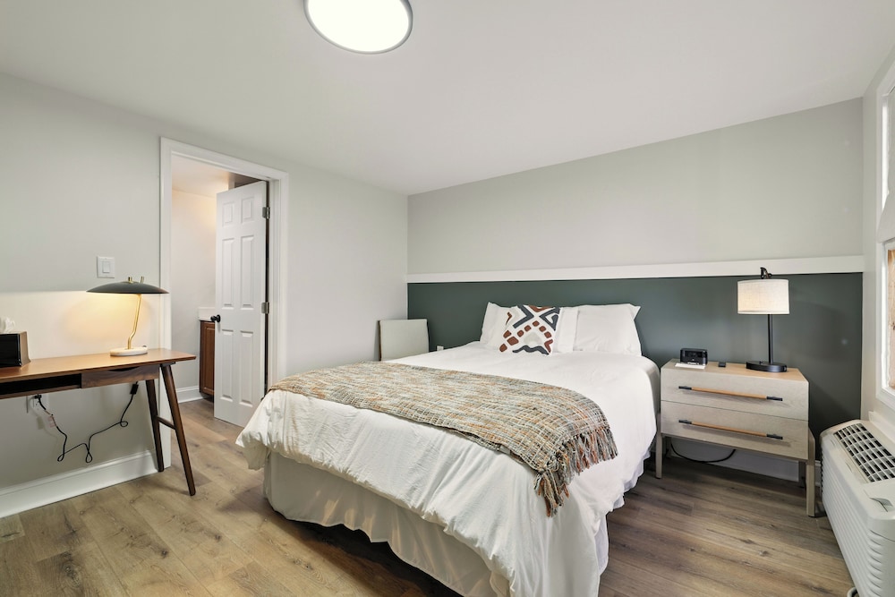 Hillside Motel LLC - photo 56