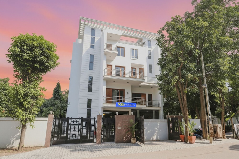 FabHotel New Journey Hospitality Nr MG Road & Sikanderpur Metro Station