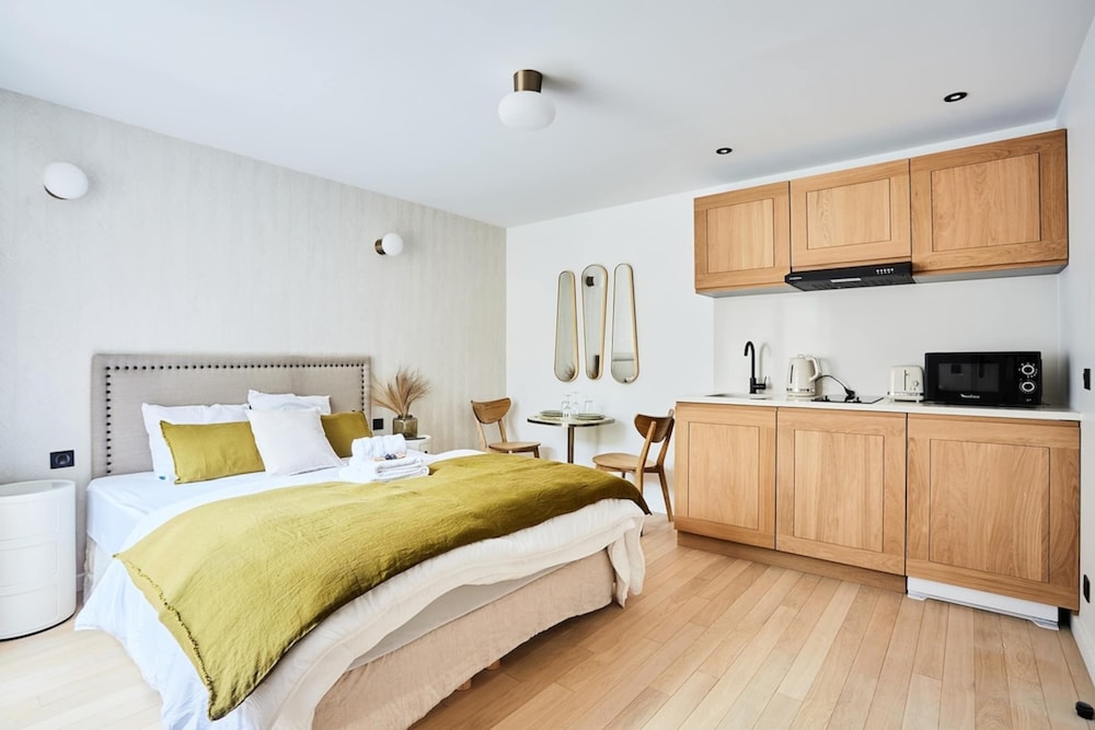 Chic Studio AC Center of Paris bourse — 4-Star Luxury Hotel in Paris, France
