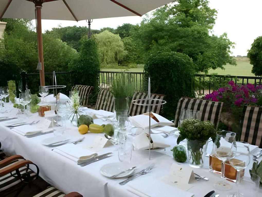 Schloss und Gut Liebenberg — 4-Star Luxury Hotel in Berlin, Germany
