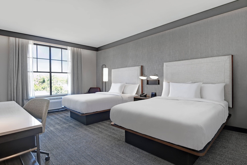 Courtyard by Marriott Manhattan Aggieville - photo 9